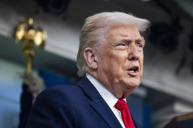 Трамп назвал продолжение украинского конфликта безумным после слов Зеленского