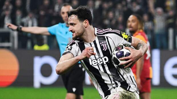 «Ювентус» отыгрался в меньшинстве против «Галатасарая» и перевел игру в дополнительное время