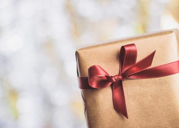 Присланная девушке коробка с подарком взорвалась у нее в руках в Новой Москве