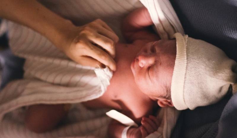Пособие по уходу за ребенком до 1,5 лет: кому положено и сколько платят