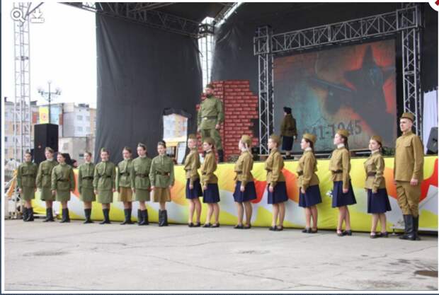 Магадан отметил День Победы с театрализованным концертом и уличным кинотеатром