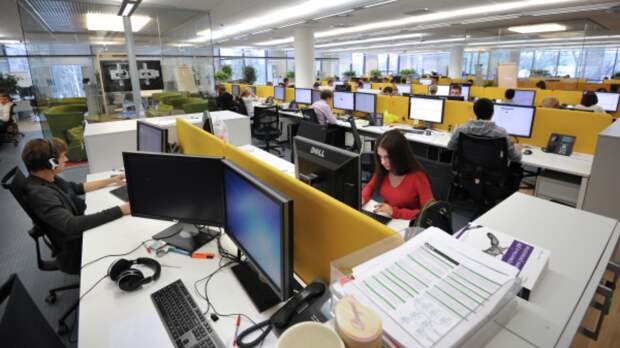 Психолог объяснила трудности в коммуникации с молодыми сотрудниками