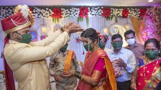 «Как при испанке». Коронавирус в Индии заразил уже более миллиона человек