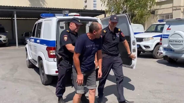 Турист из Казахстана украл рюкзак у подростка на севастопольском пляже