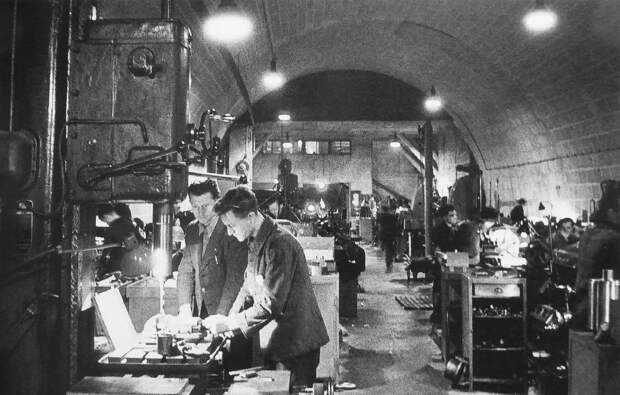 Цех подземного оружейного завода вблизи города Гармиш-Партенкирхен, Германия 1944-1945 гг.