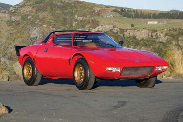 Жизнь Lancia Stratos началась как бунтарский проект великих Марчелло Гандини и Сандро Мунари. Они создали раллийный автомобиль, который впоследствии стал серийным. В этом заслуга главы Lancia - Убо Гобато, который дал проекту зеленый свет.