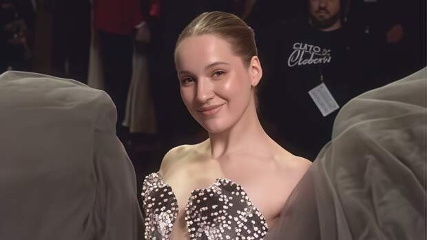 Блогерша из России затмила иностранцев на «Золотом глобусе»