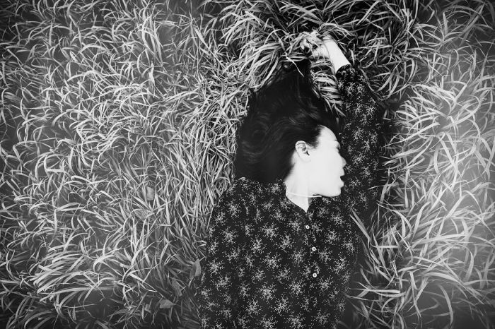 Скандальный фотосет «На пике удовольствия»: Фотограф запечатлел женские эмоции в пикантный момент