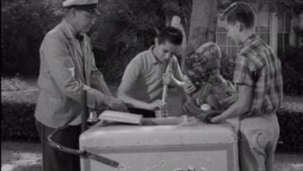 Some kids on a suburban street on The Twilight Zone