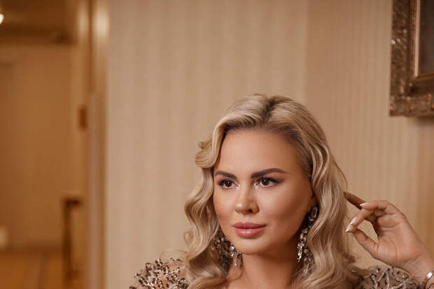 Певица Анна Семенович не исключила, что поедет в зону СВО летом 2026 года