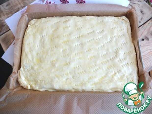 Пирог с сыром и колбасой Сметана