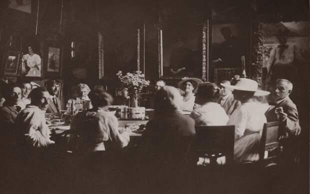 В столовой. Фото: Музей-усадьба И.Е. Репина «Пенаты». https://collection.artsacademymuseum.org/