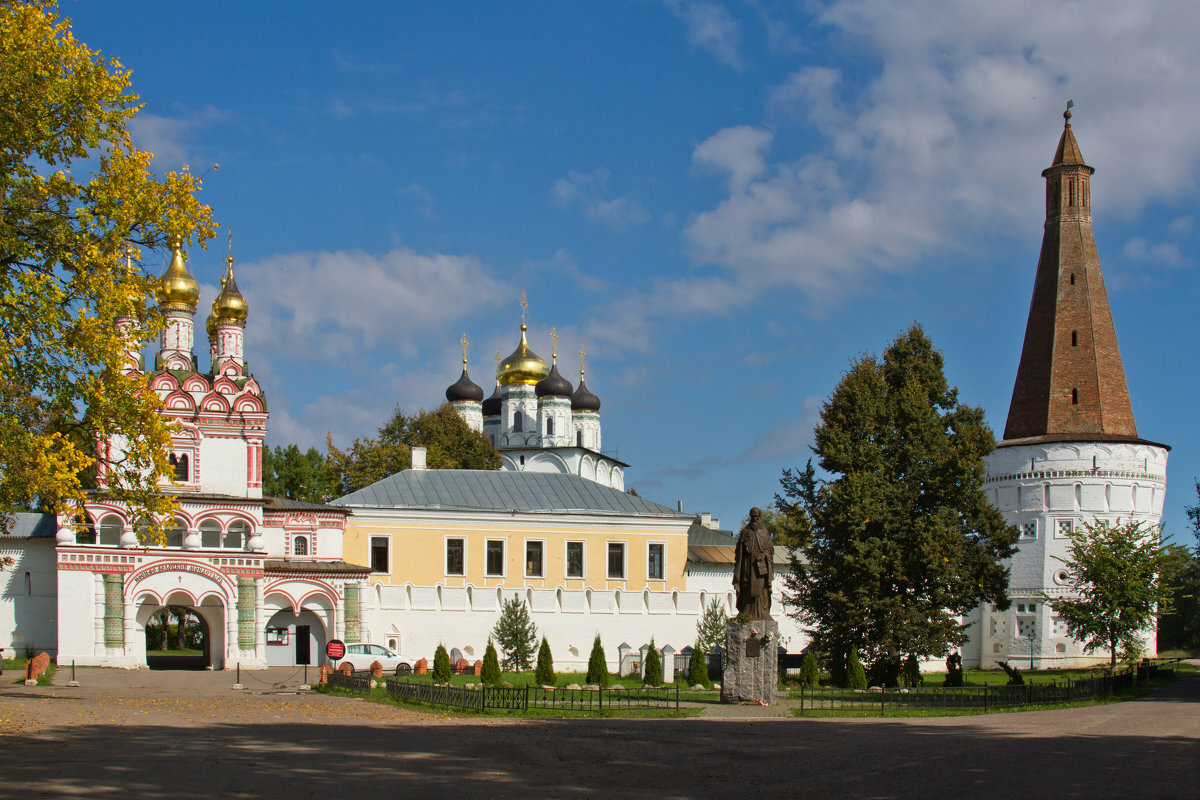 Тесла, дюны и смотритель водопада