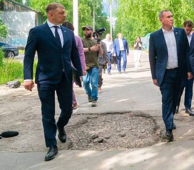 После визита врио губернатора Кухарука в Нефтеюганск депутаты определили дату конкурса по отбору кандидатов на пост главы