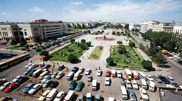 Донецк. Площадь Ленина. Стоянка перед Минугля