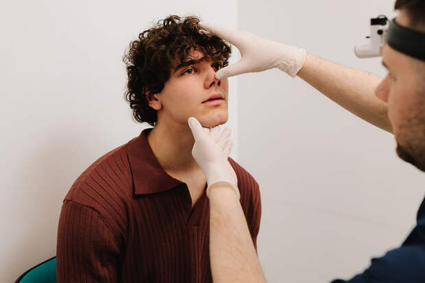 Врач Гауэр: при выборе пластического хирурга обратите внимание на его портфолио