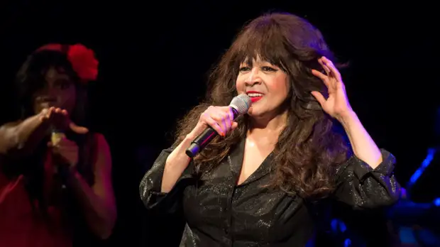 Умерла американская певица Ронни Спектор