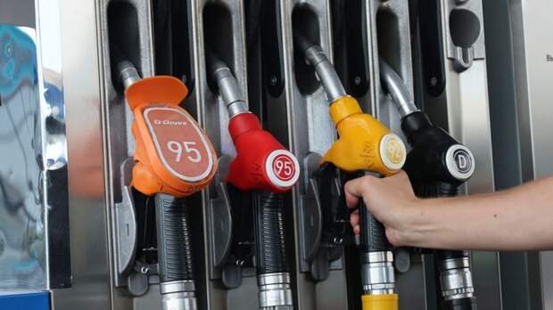 Омская область вошла в тройку регионов России с самым дешевым бензином