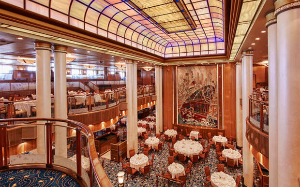 Ресторан корабля. /Фото: cruisetips.ru.
