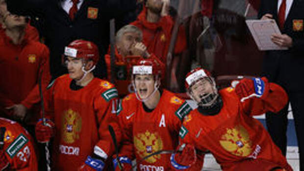1 января. Ванкувер. Россия - Канада - 2:1. Игроки празднуют победу после финальной сирены.