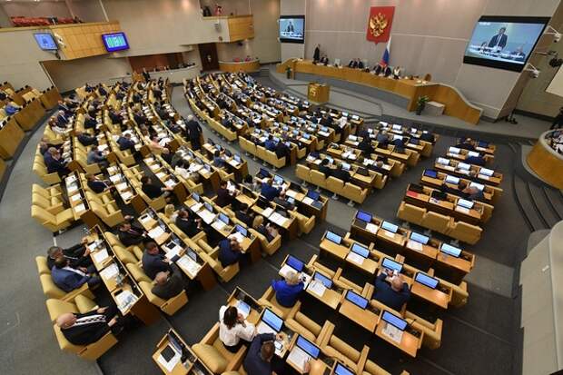 Депутат от СР предложил сравнять зарплату депутатов со средней по стране