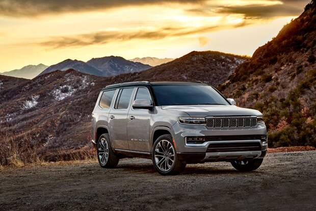 Land Cruiser пал в этом бою или Jeep Grand Wagoneer 2022