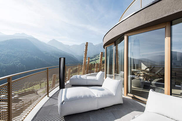Отель с бассейном на высоте 50 метров в Италии