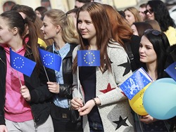 ЕК похвалила Украину за реформы и предсказала безвизовый режим в октябре