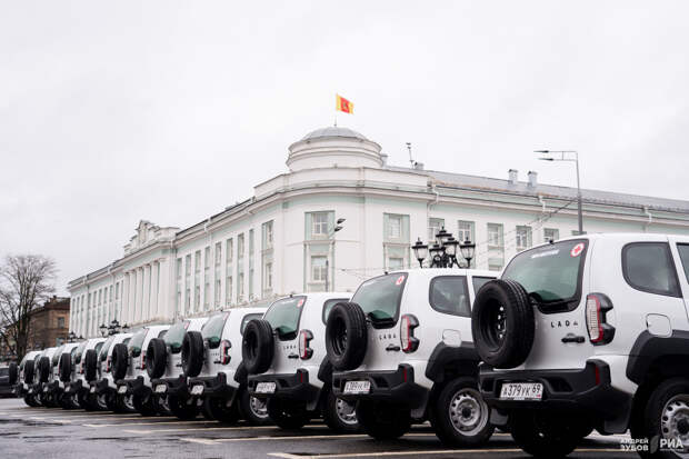 Игорь Руденя передал 71 автомобиль для Центральных районных больниц Тверской области