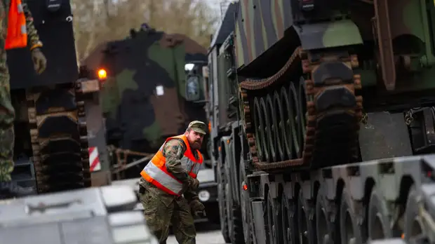 В Литву прибыл артиллерийский батальон нацгвардии США с самоходными гаубицами Paladin