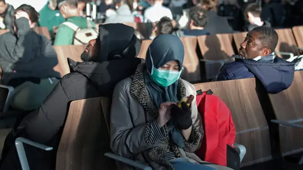 Кувейт приостановил авиасообщение с рядом стран из-за COVID-19