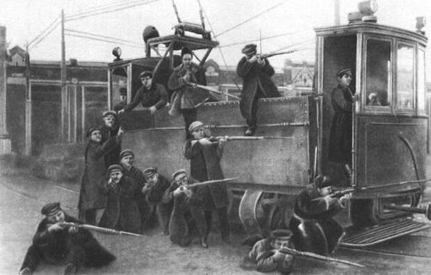 Бетонированная трамвайная платформа. Октябрь 1917