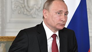Президент РФ Владимир Путин во время встречи с президентом Франции Эммануэлем Макроном в Версальском дворце. 29 мая 2017
