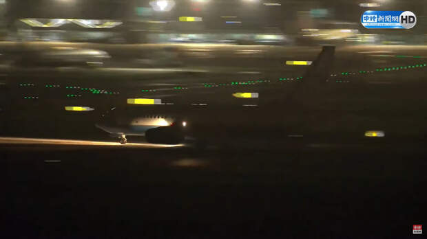 Самолет, где, предположительно, находится Пелоси, сел на Тайване