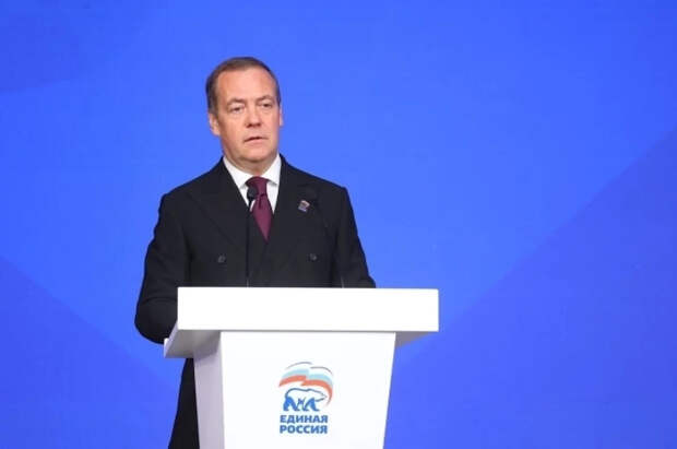 Медведев: народная программа «Единой России» требует корректировки