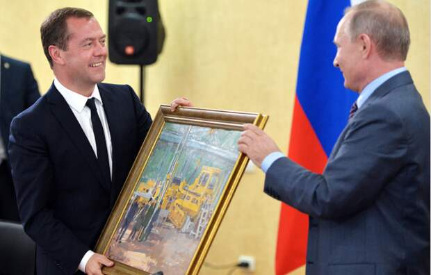 Путин подарил Медведеву на день рождения картину "В цеху" (ВИДЕО)