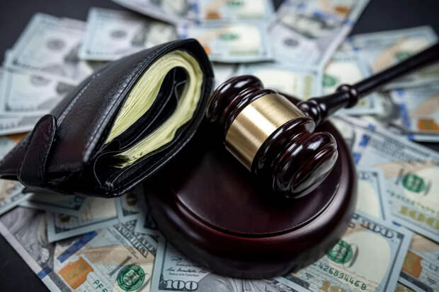 Топливо детям не игрушка: на заправках Ленобласти запретили продажу бензина несовершеннолетним