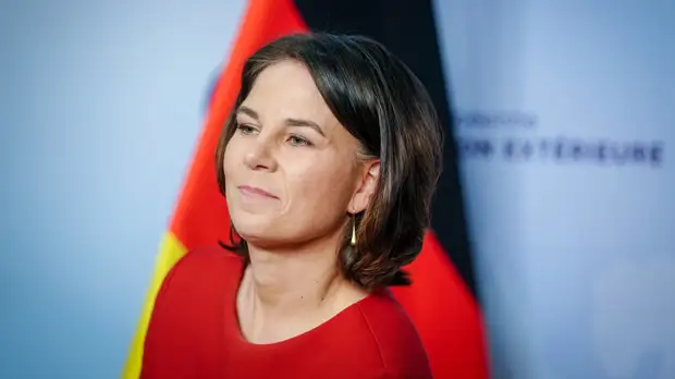 Глава МИД ФРГ Бербок перед встречей с Лавровым пообщается с Зеленским в Киеве