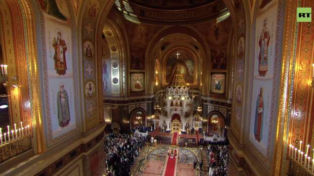 Пасхальное богослужение в храме Христа Спасителя