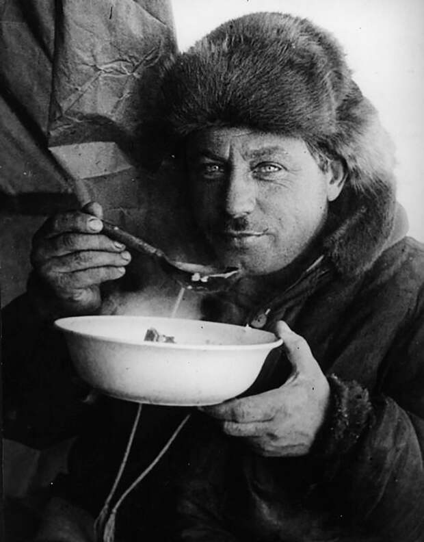 Как советские ученые дрейфовали на льдине 274 дня