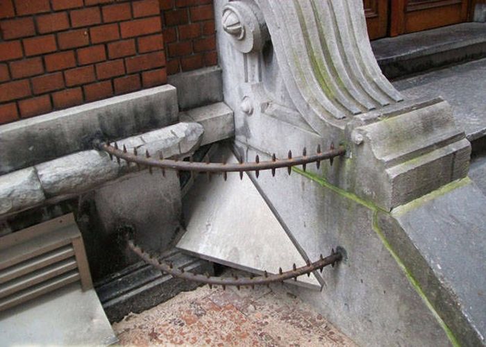 Ограничительные приспособления на улицах (12 фото)