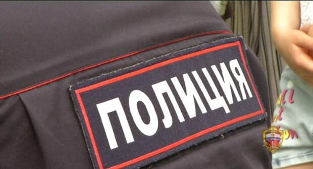 Застрявшего в тренажере на детской площадке на Бажова ребенка спасли полицейские