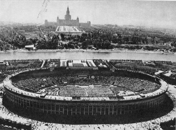 Вид на стадион Лужники, 1975 год. Фотограф: Василий Егоров. история, ретро, фото