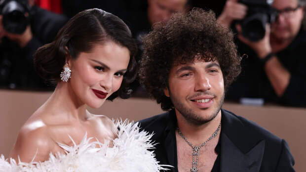 Мерзкие привычки: фанаты Селены Гомес требуют от нее развестись с Бенни Бланко