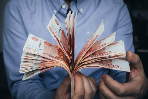 Финансист Алексей Родин раскрыл, сколько денег держать в кошельке и дома