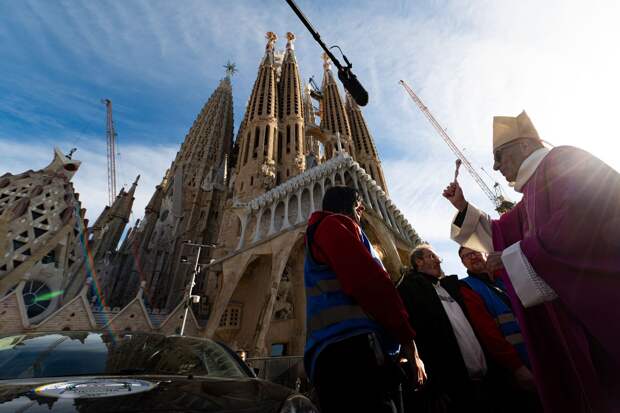 В Барселоне достроили главную башню храма Святого Семейства