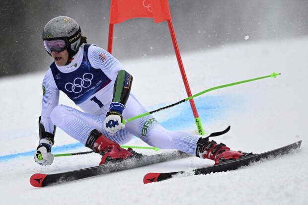 Бразильский горнолыжник Лукас Пинейро Бротен выиграл золото Олимпиады