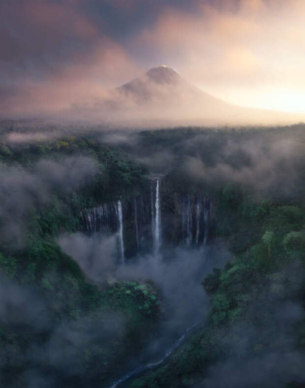 Водопад Тумпак Севу, Индонезия. Фото: Тони Ванг. Водопад Тумпак Севу, Индонезия. Фото: Тони Ванг.