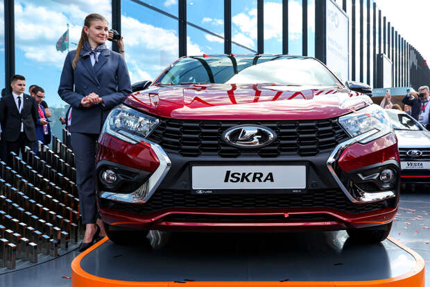 Lada Iskra после премьеры на ПМЭФ поступит в продажу весной 2025 года