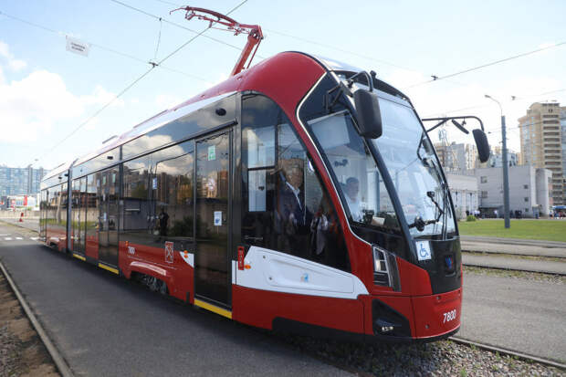 В Петербурге на Садовой улице открыли трамвайное движение